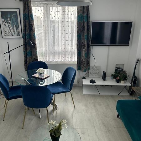 Cosy 2-Bedroom Flat In Finsbury Park, Modern, Convenient & Close To Central London! 외부 사진