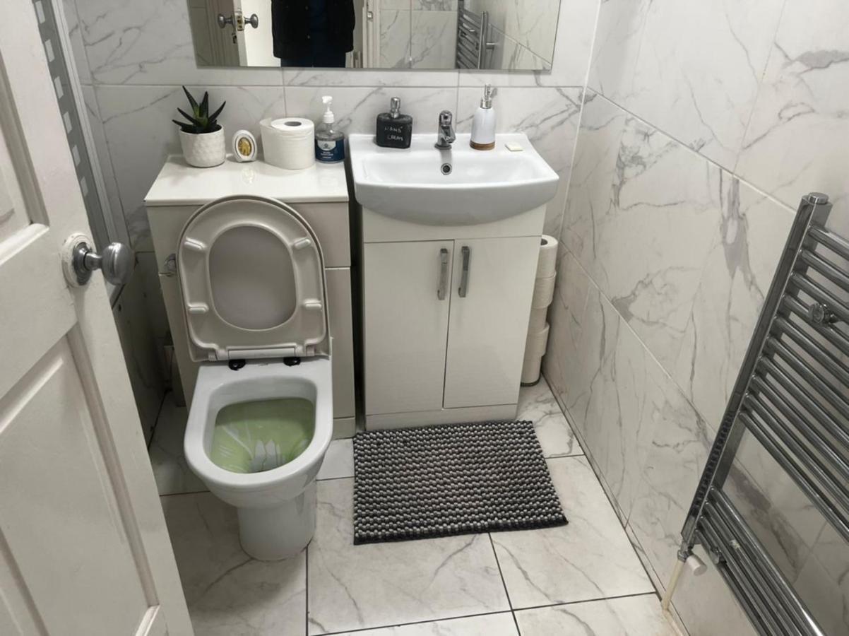 Cosy 2-Bedroom Flat In Finsbury Park, Modern, Convenient & Close To Central London! 외부 사진
