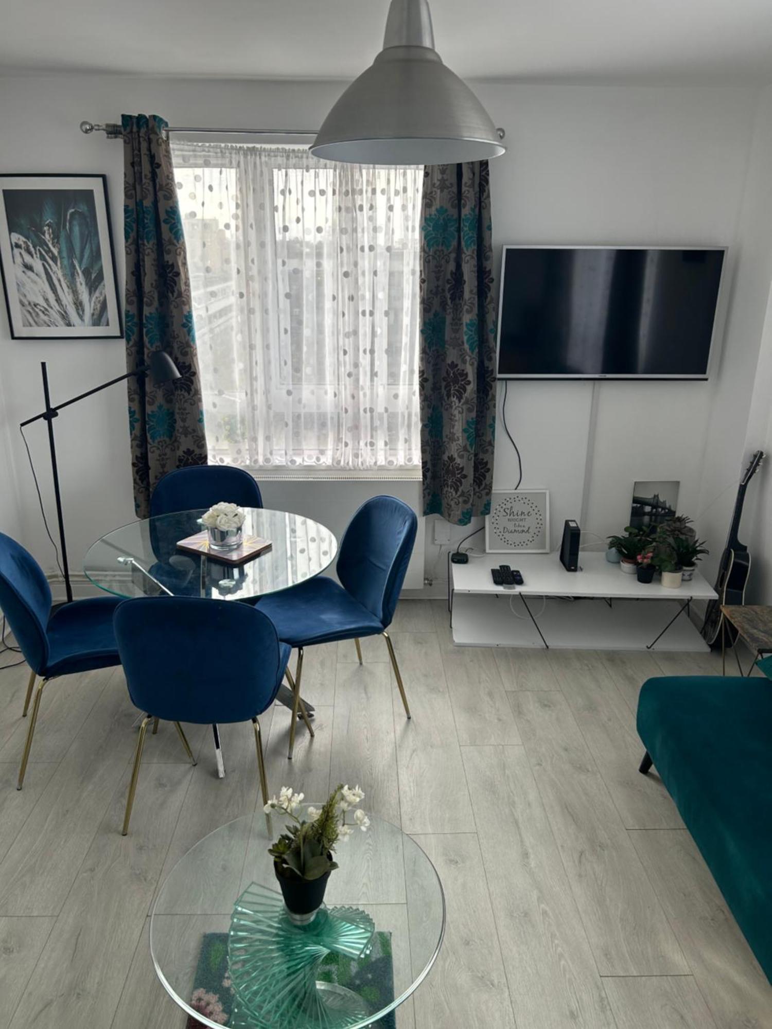 Cosy 2-Bedroom Flat In Finsbury Park, Modern, Convenient & Close To Central London! 외부 사진